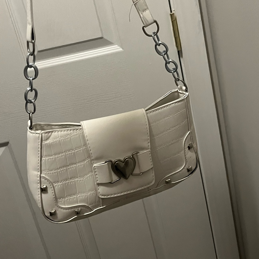 Y2K bag/purse White with a cute heart on it